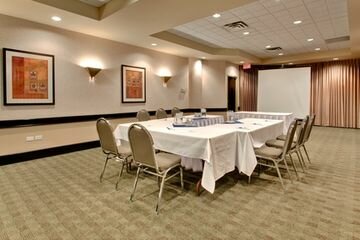 Фото Holiday Inn Express Edmonton D