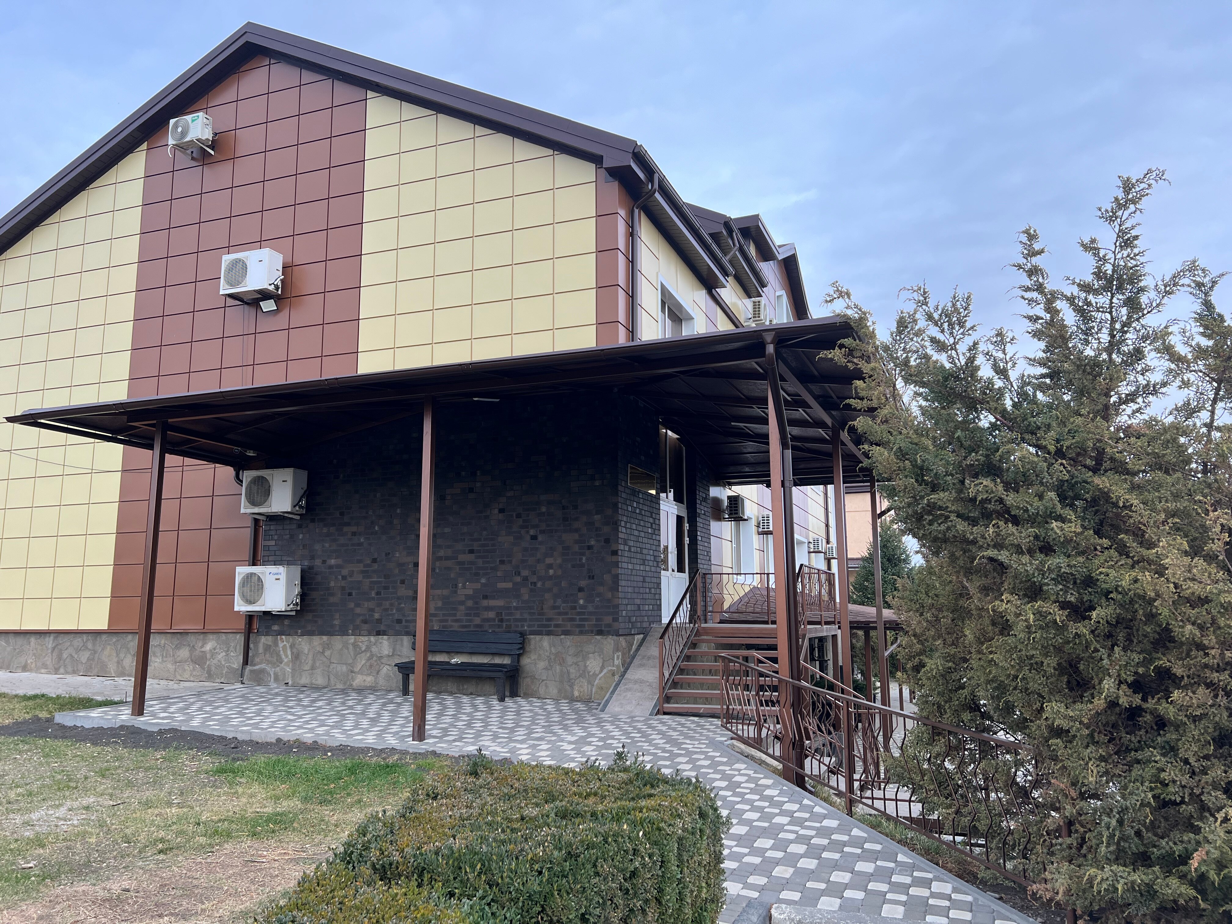 Фото Монест