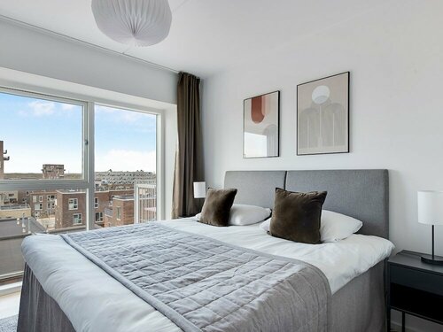 Гостиница Sanders Arena - Chic 3-bdr Apt Close to Metro