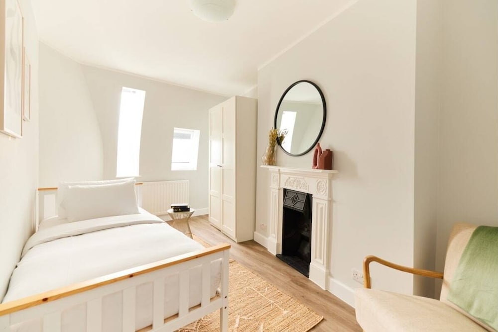 Фото The Fulham Escape - Alluring 5bdr Flat
