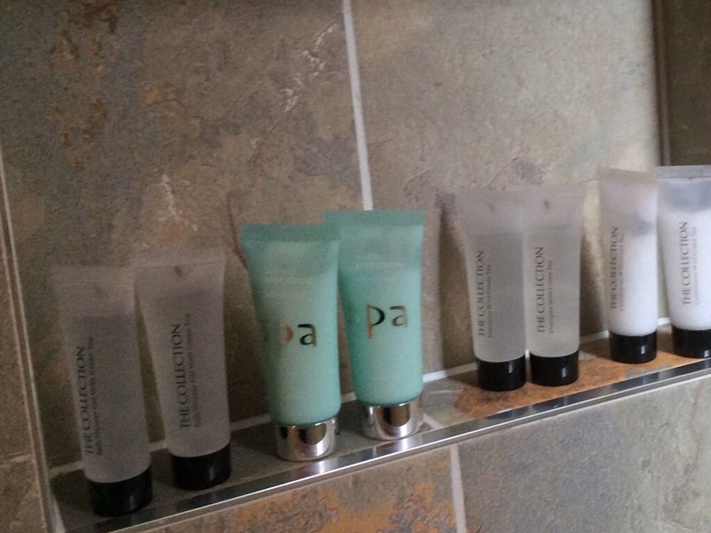 Фото The Fitzrovia Belle Hotel