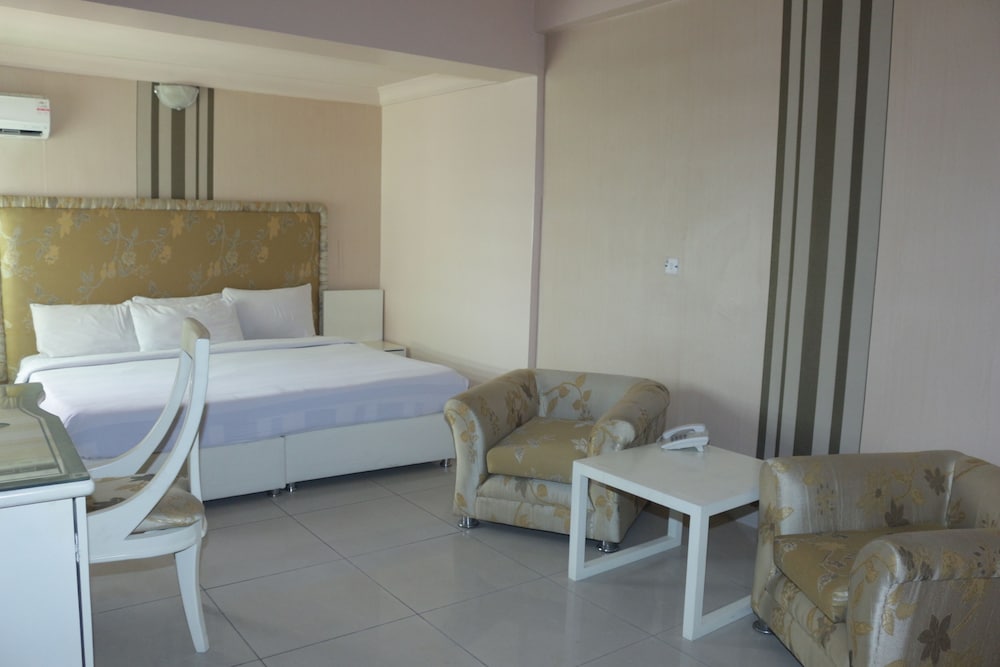 Фото The Coral Reef Hotel