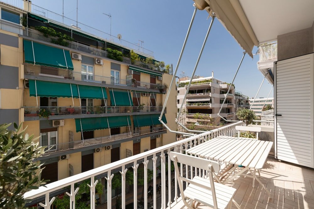 Фото Vibrant in Pangrati by Athenian Homes