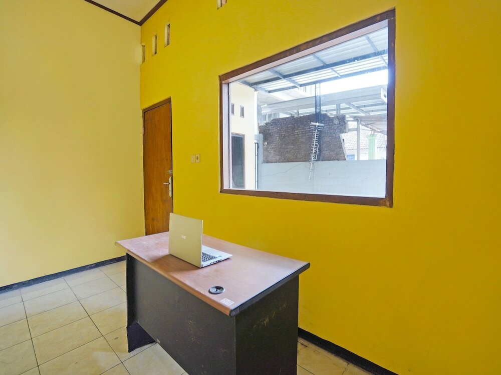 Фото Spot On 91869 Insan Mulia Kost Syariah