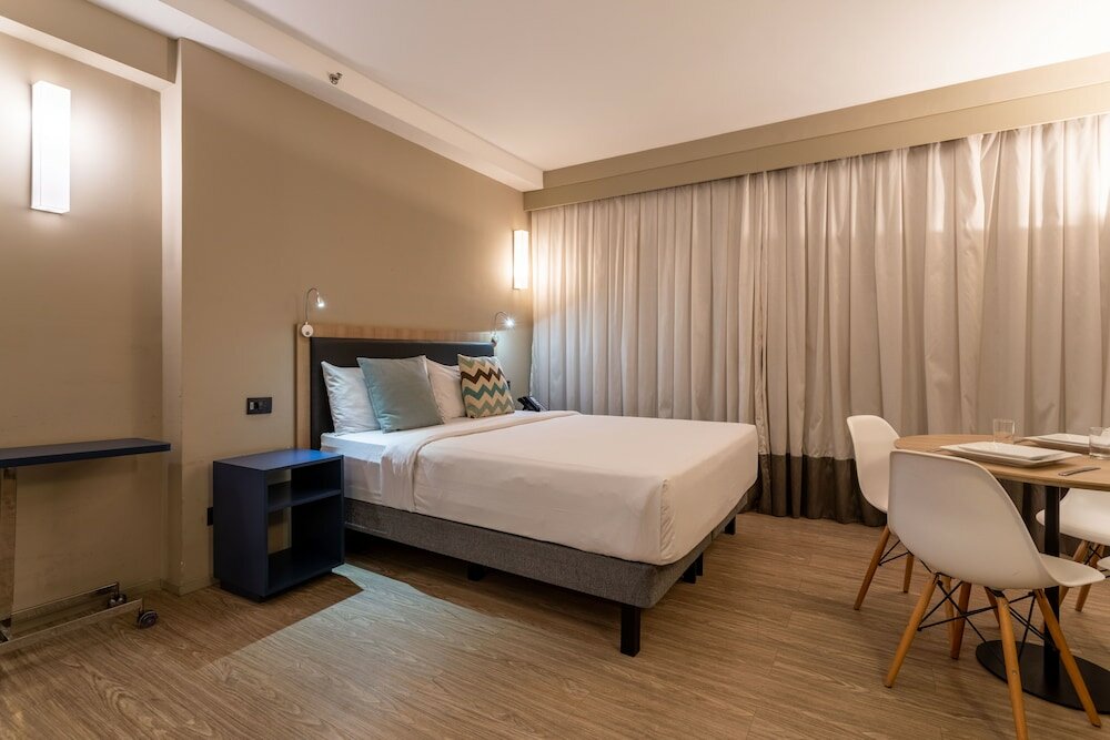 Фото Charlie Alphaville