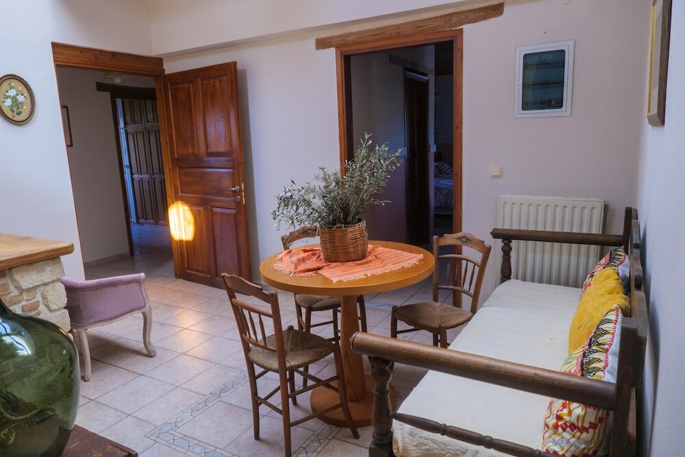 Фото Amnisiades Apartments