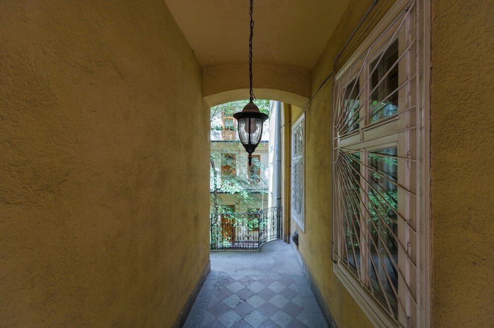 Фото Music Academy Bedroom Suite Café Vian Apartman Kft