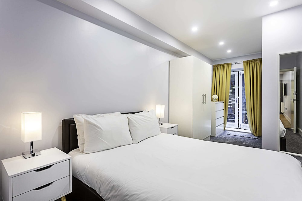 Фото Bright Clapham Apartment