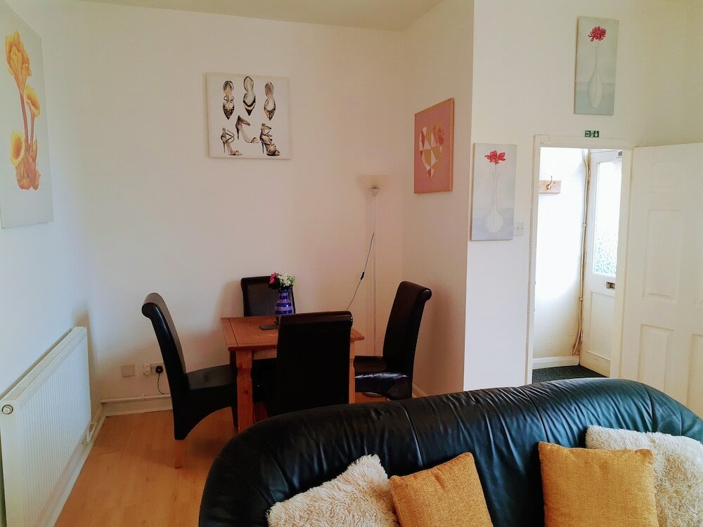 Фото The Windsor Garden Apartment