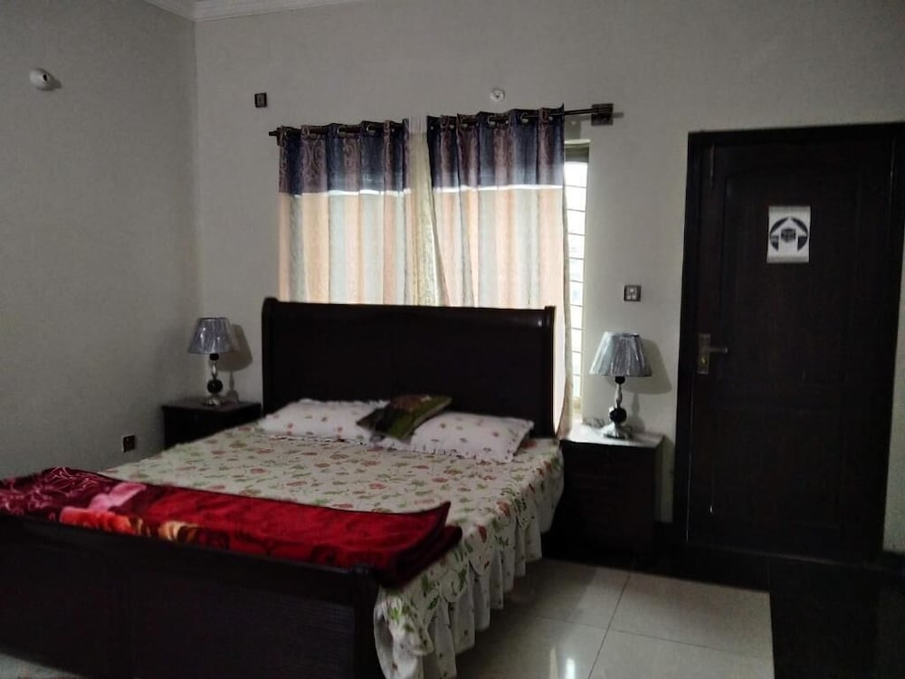 Фото Evergreen Guest Lodge - Egl