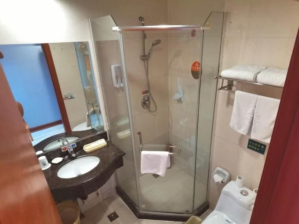 Фото GreenTree Inn Chongqing Longhu Times Tianjie Xietaizi Subway Station Hotel