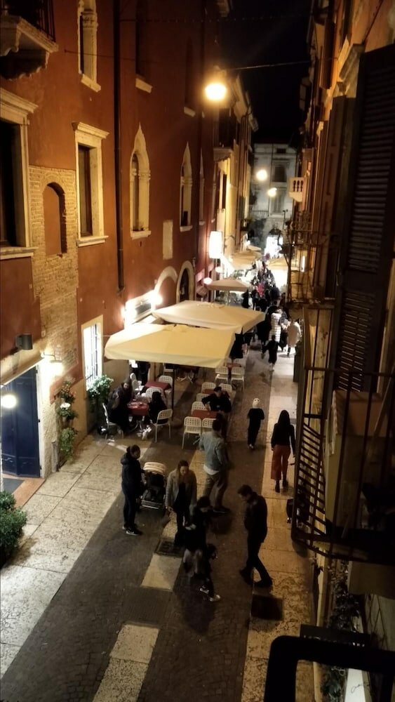 Фото Marconi Rooms - Loggia delle Erbe