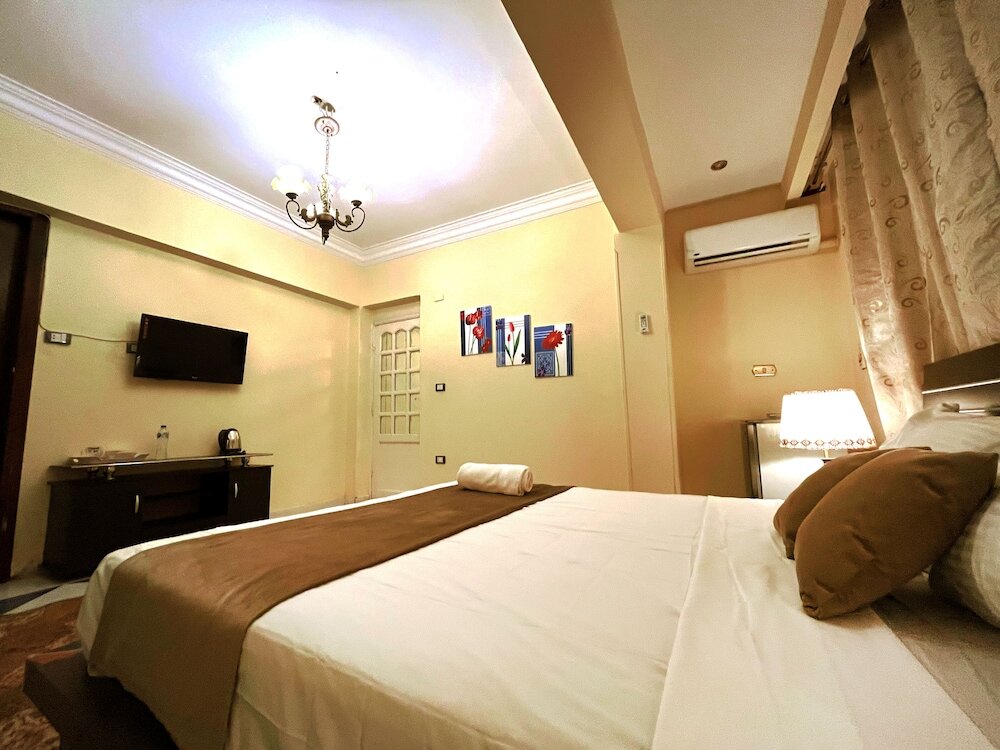 Фото Pyramids House