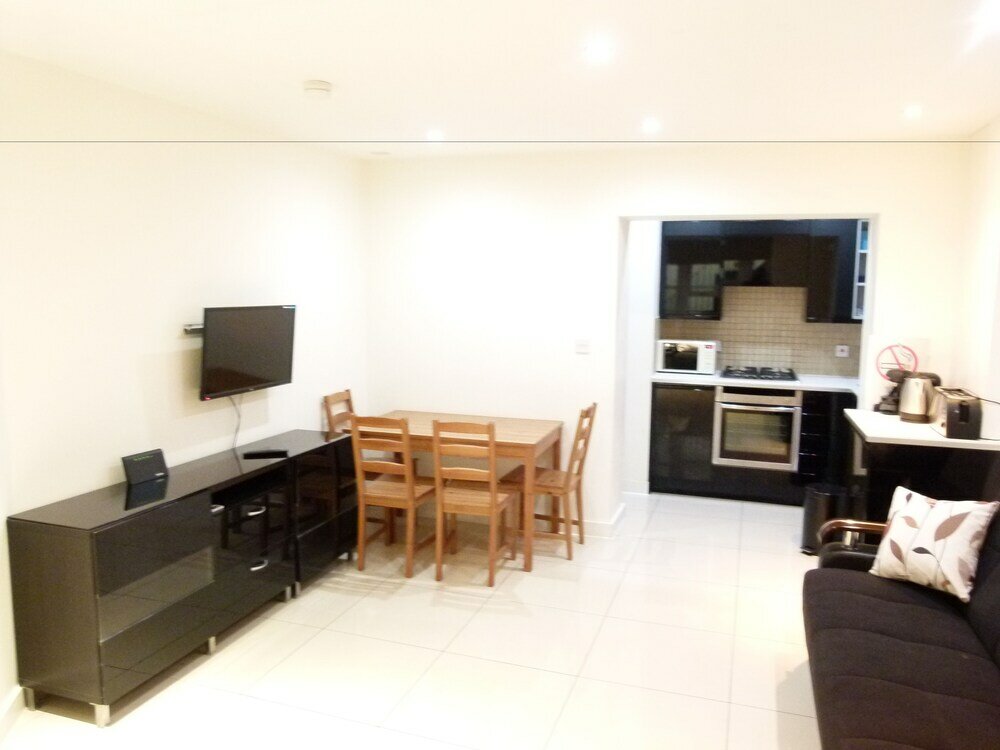 Фото Ss Property Hub - Large apartment near Hyde Park