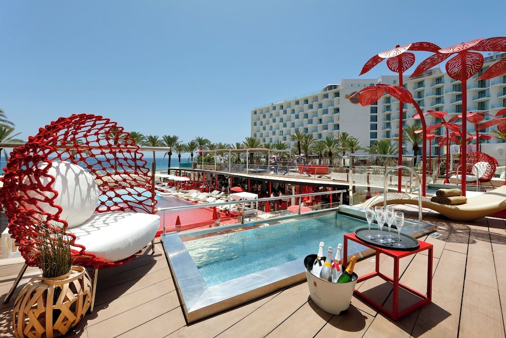 Фото Ushuaia Ibiza Beach Hotel - Adults Only