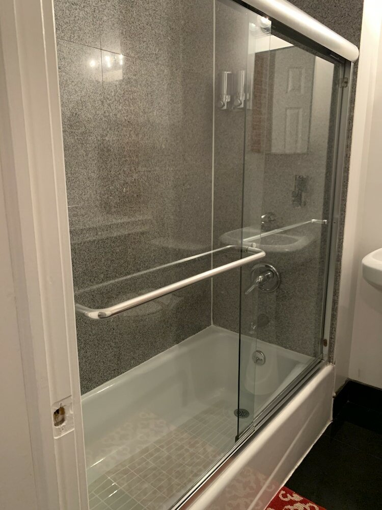 Фото 31 Street Broadway Hotel