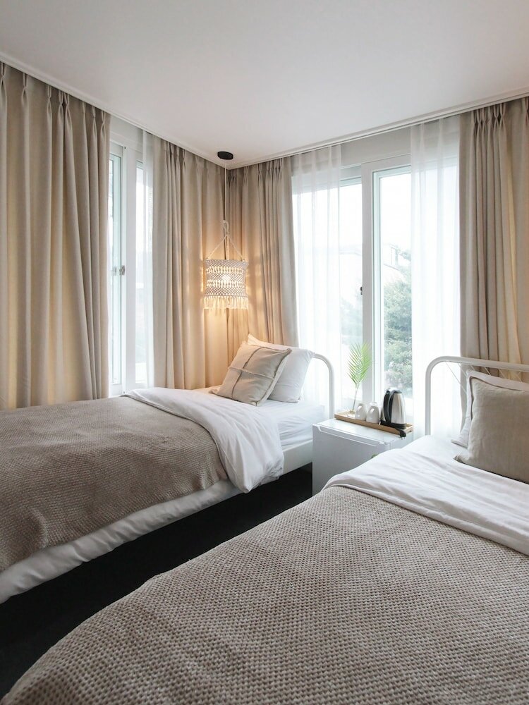 Фото Neat House Hongdae