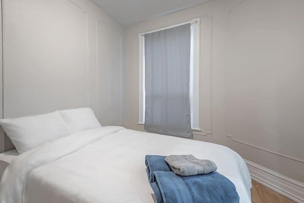 Фото Huge and Lovely 16br Apt