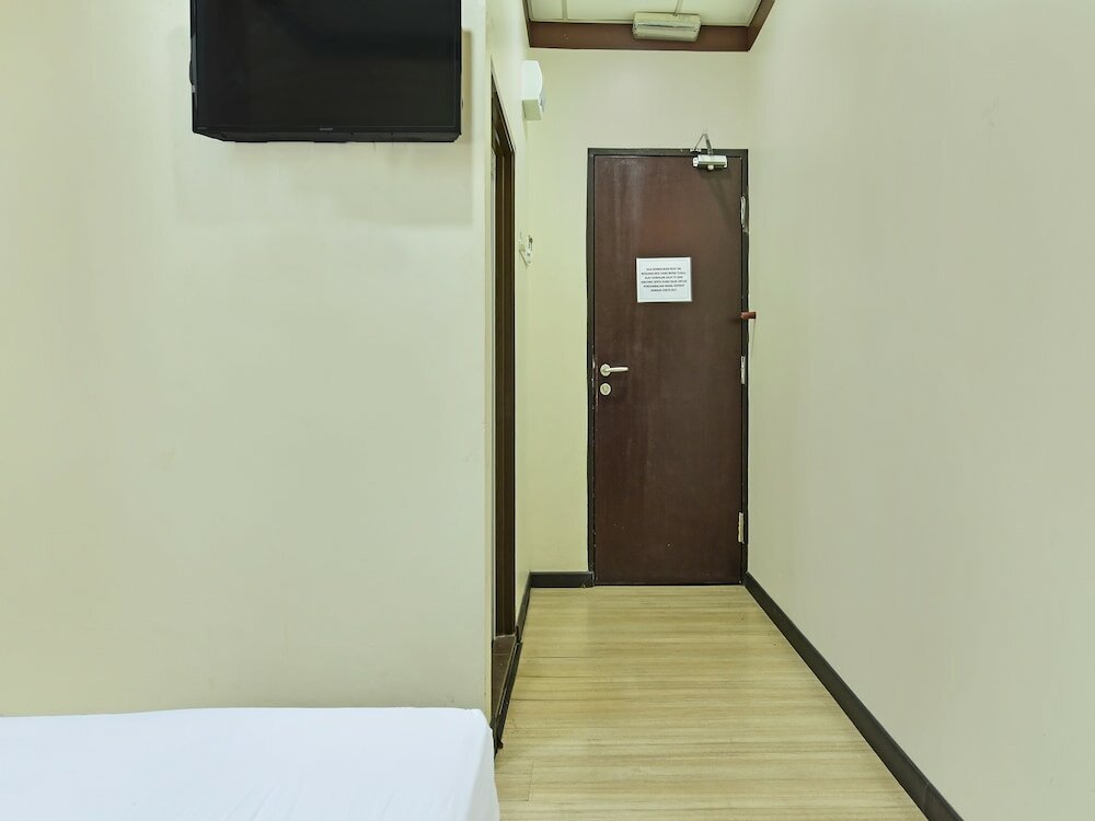 Фото Spot On 91336 Guesthouse Tarumanegara