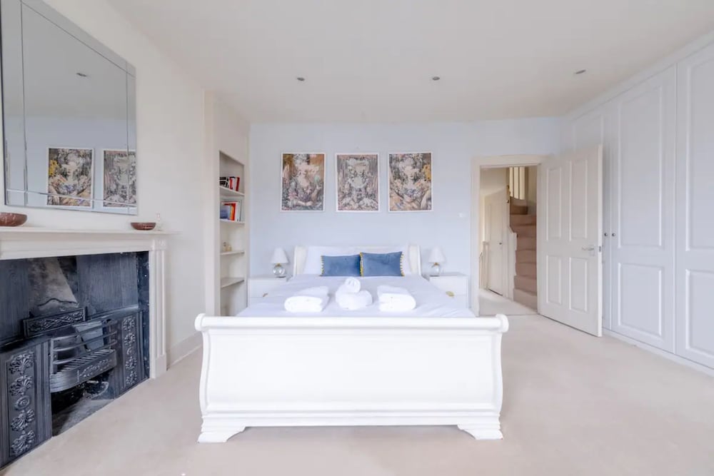 Фото Beautiful and Central 3 Bedroom Retreat in Angel