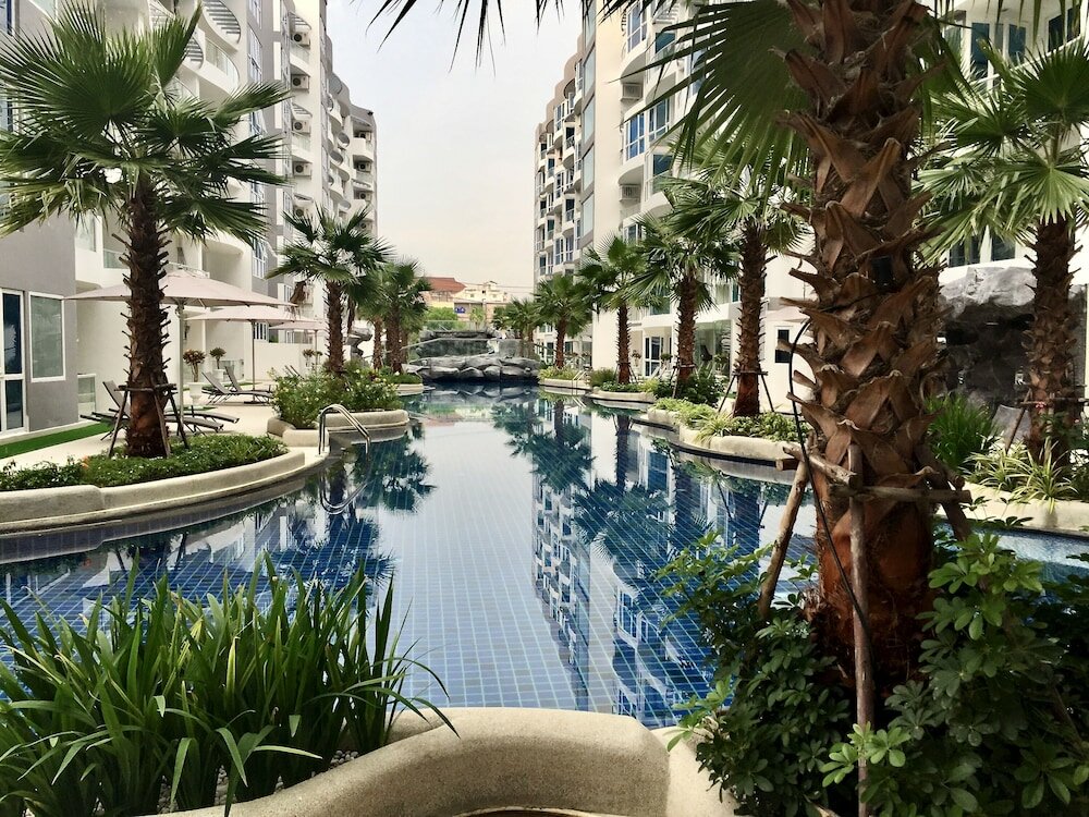 Фото Luxury Apartments in Grand Avenue