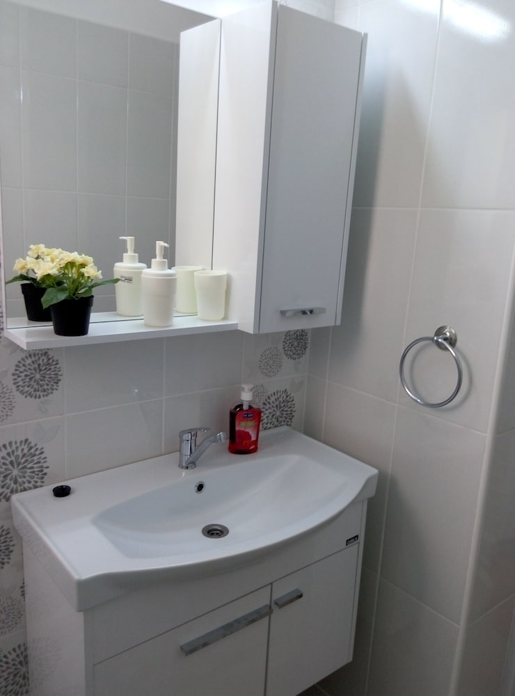 Фото One Bedroom Apartment at Longbeach