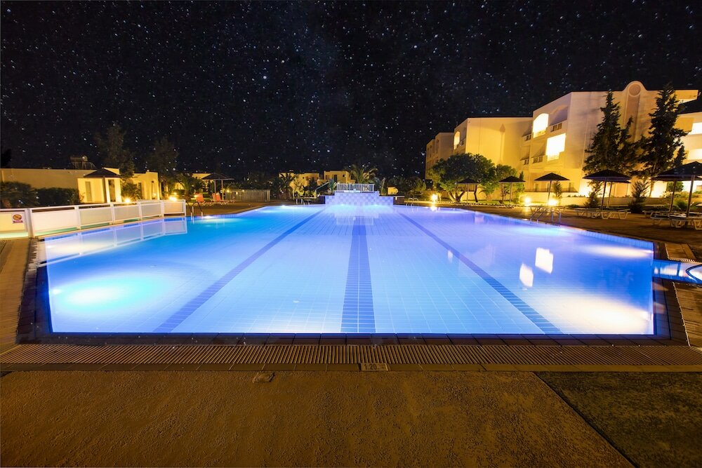 Фото Sovereign Beach Hotel - All Inclusive