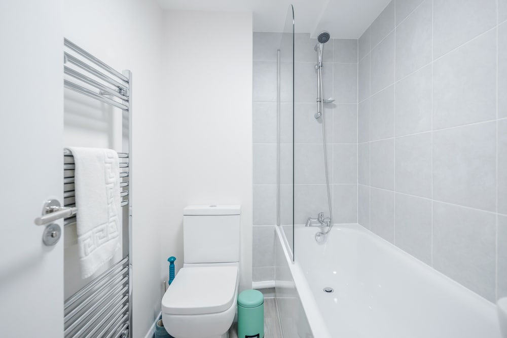 Фото Stunning 2 Bedroom Duplex Apt in Center of Camden