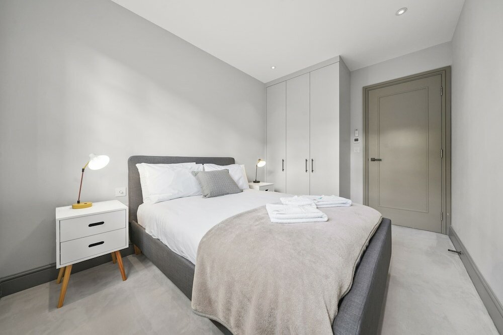 Фото Executive Apartments in the Heart of London, Free WiFi by City Stay London