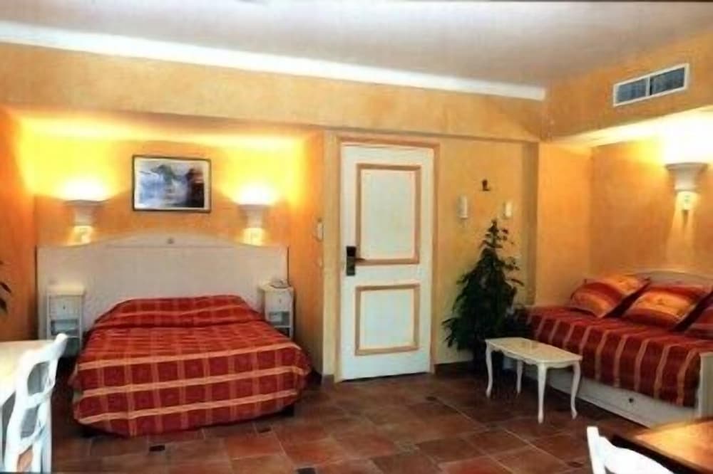 Фото Hotel Lou Castelet