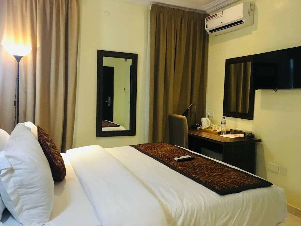 Фото Stoneside Hotel and Apartments