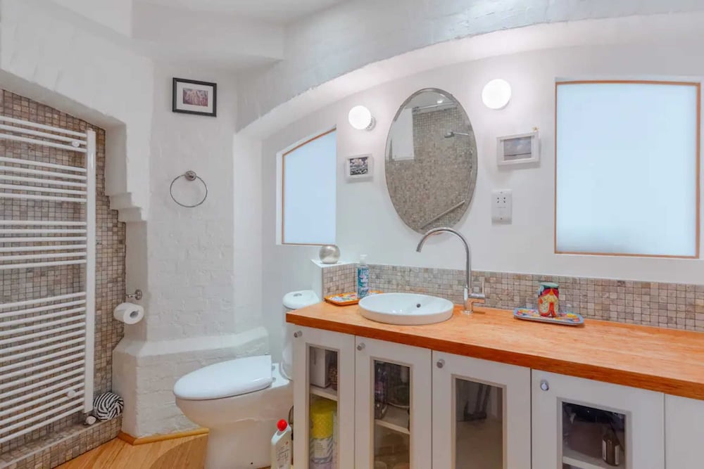 Фото Vibrant 2bd Flat - Near London Bridge