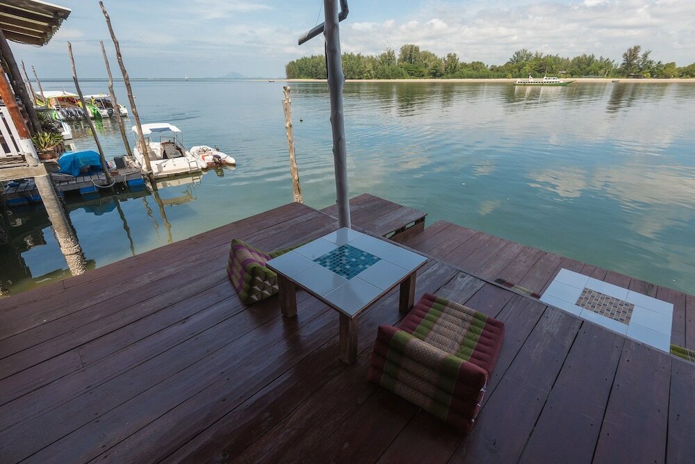 Фото Sincere Guest House & Restaurant - Hostel