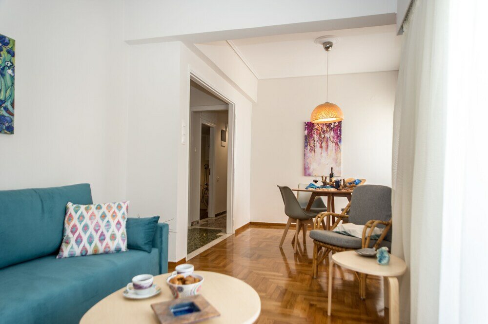 Фото The Ideal Locale - A Sleek and Illuminated Space