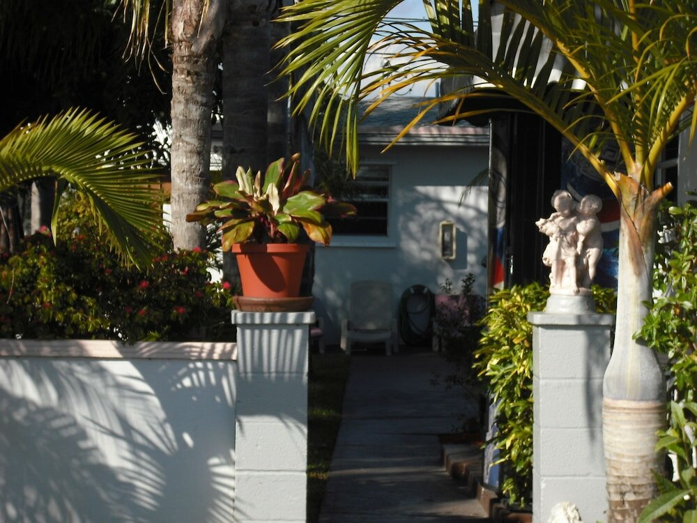 Фото Richard's Motel Extended Stay