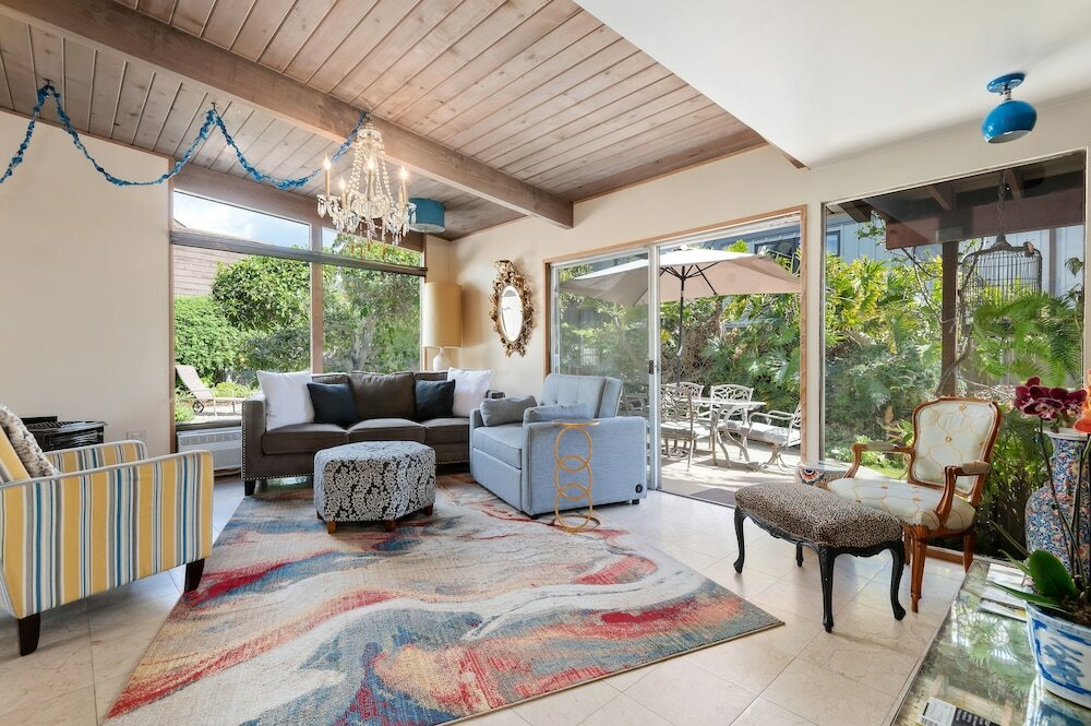 Фото Padaro Midcentury Beach & Garden