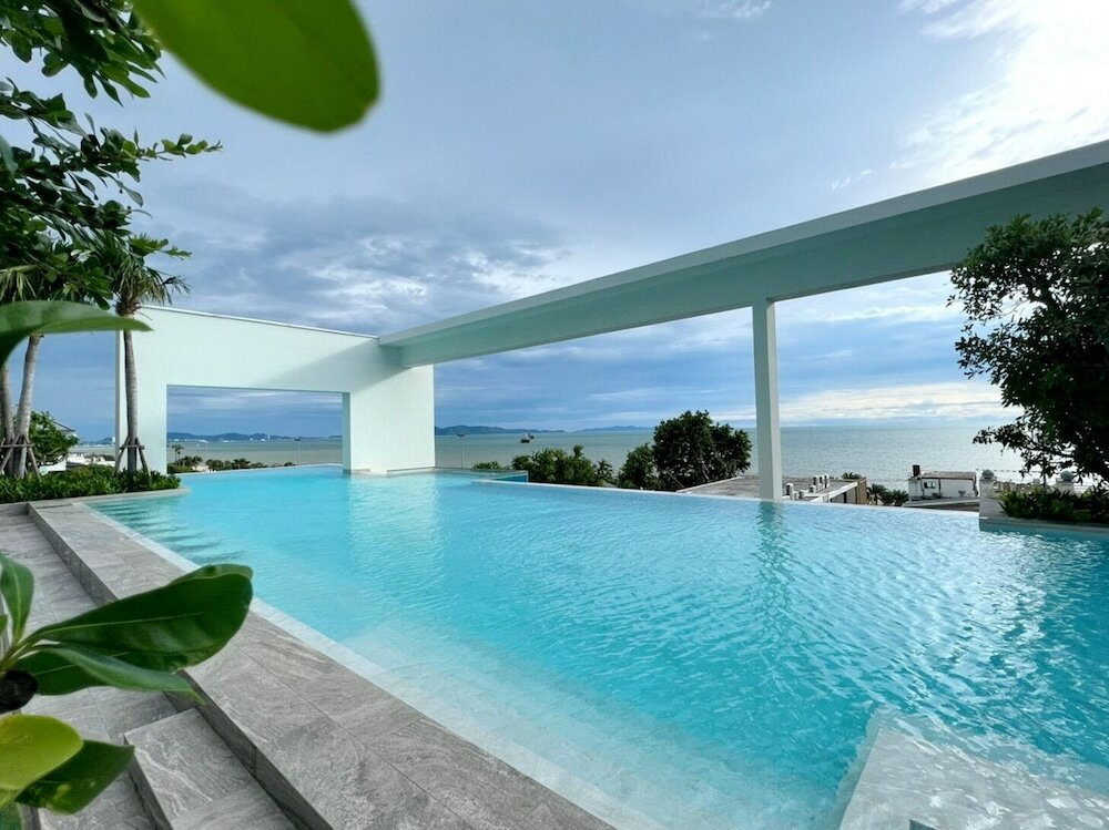 Фото Aeras Beachfront Jomtien Pattaya