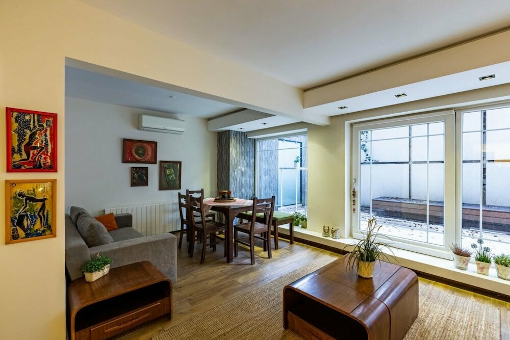 Short-term housing rental Stylish Flat With Backyard Near Malls in Besiktas, Istanbul, photo