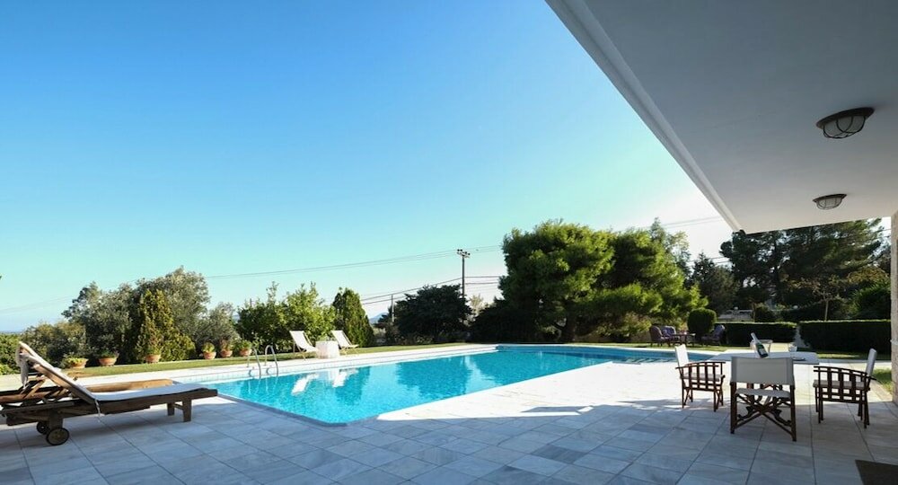 Фото Sublime Luxurious homm Villa in Paiania