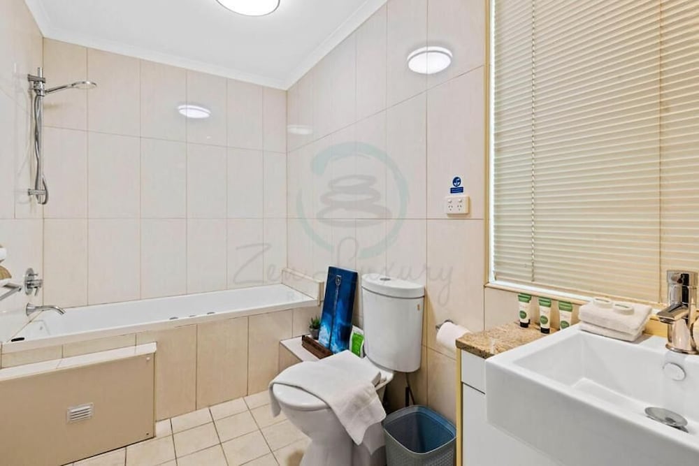 Фото Signatures on Woods - Pinnacle