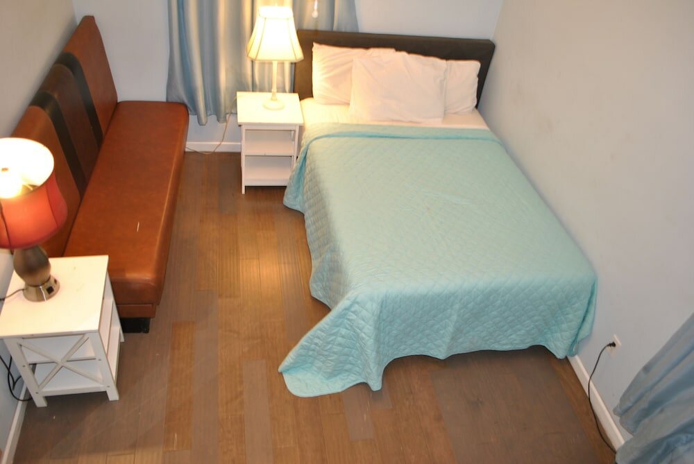 Фото L 3 Downtown Newark Guesthouse