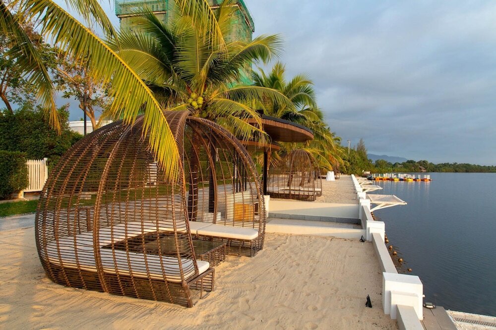 Фото Castle Bayview Resort & SPA