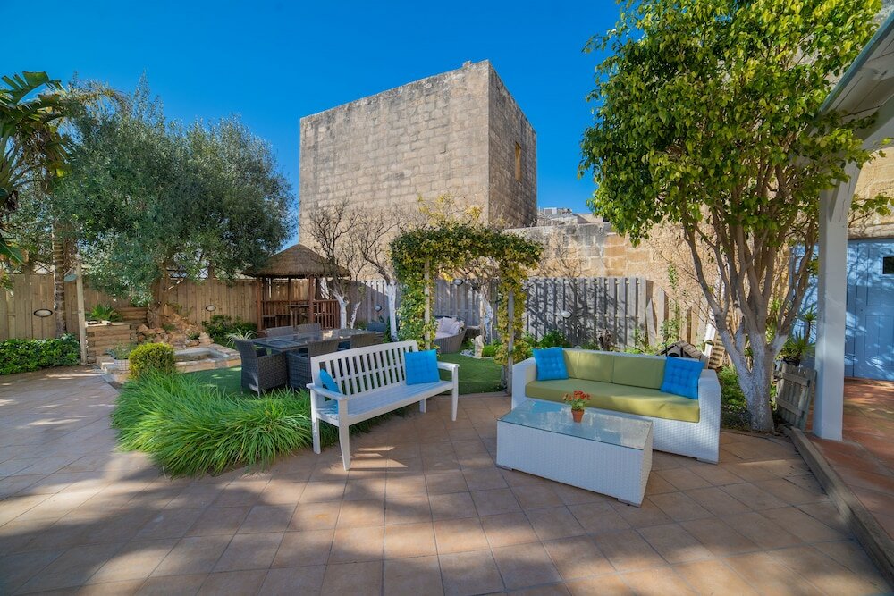 Фото Village Knights B&b