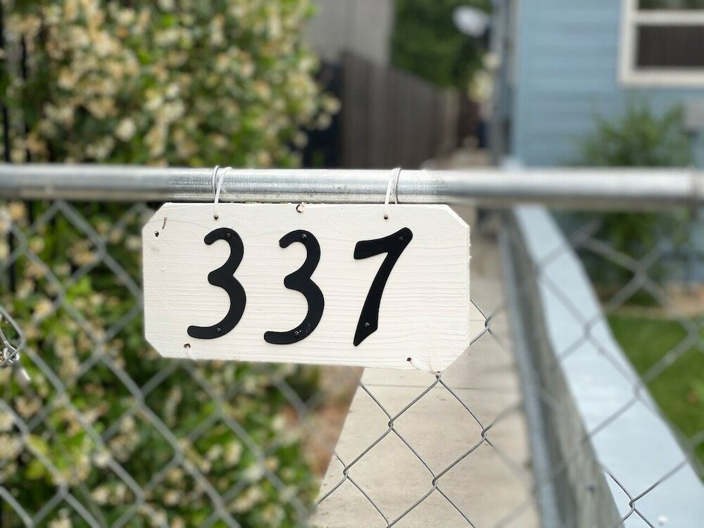 Фото Whole Family - Barrette - back - Hostel