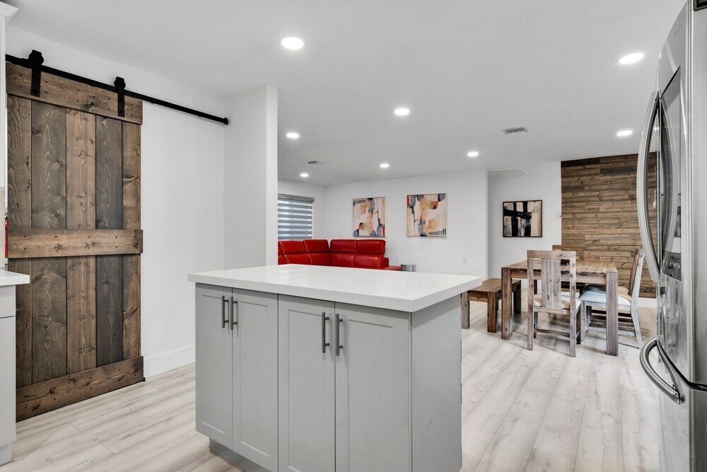 Фото Hollywood Hills House w Backyard-BBQ