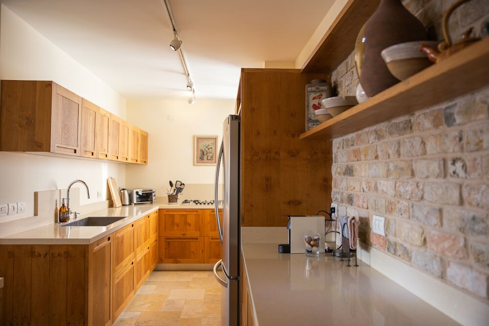 Фото Modern & Stylish 3br Apt With Balcony