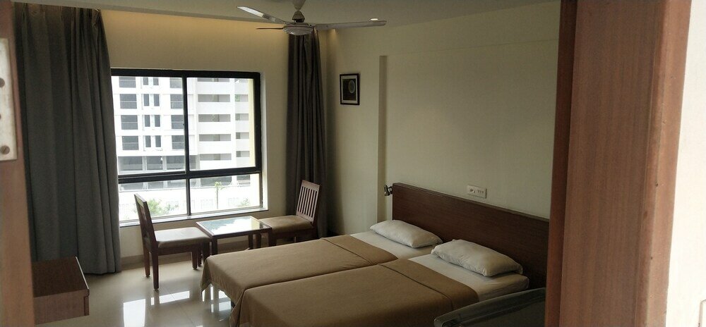 Фото Hotel Sumanchandra Suites