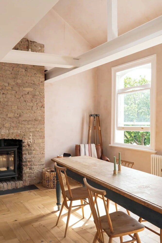 Фото Rustic & Spacious 2bd Flat Near White City