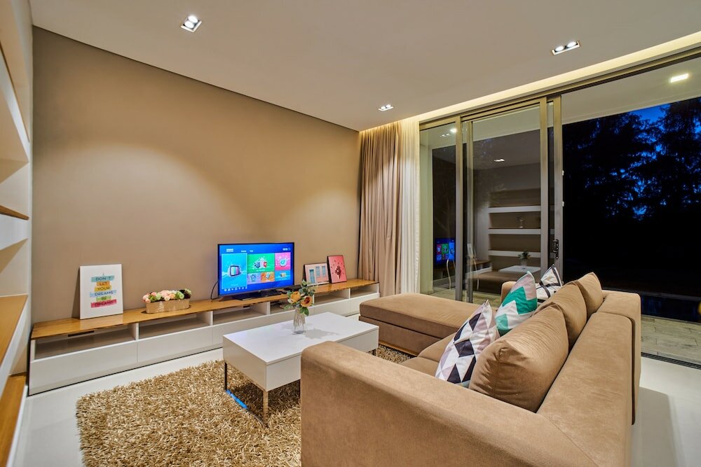 Фото Modern 4 Br villa-golf view for family