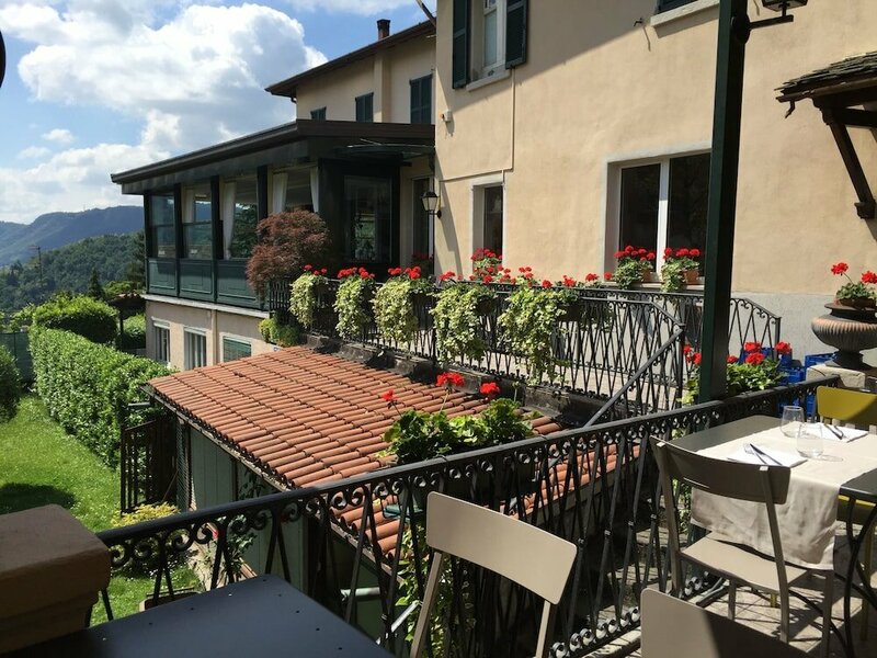 Гостиница Albergo Ristorante Della Torre в Черноббьо